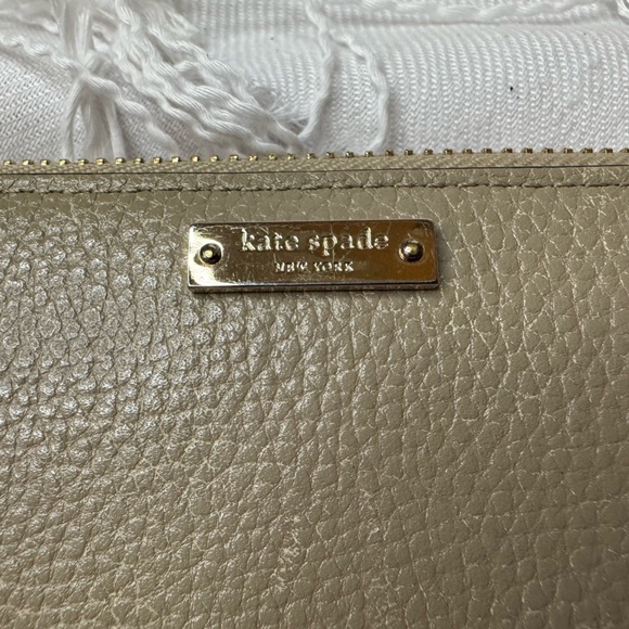 Kate Spade Zippy Wallet - Picture 3 of 17